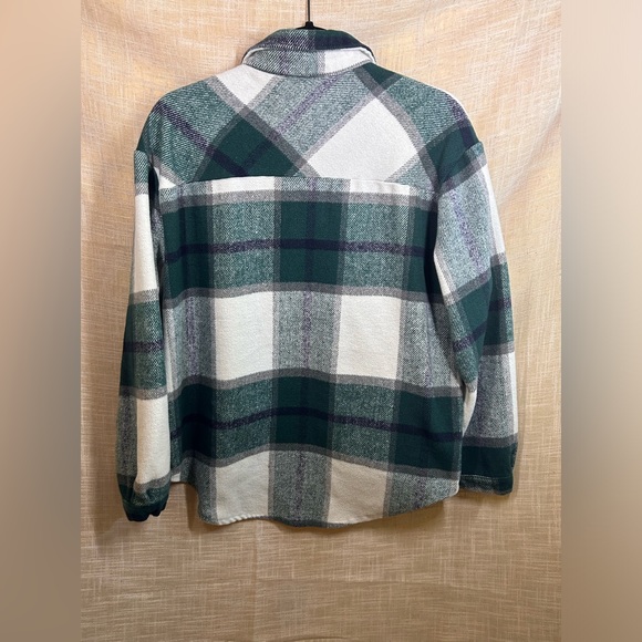 Wool plaid medium trucker style green and white jacket. - Picture 4 of 10